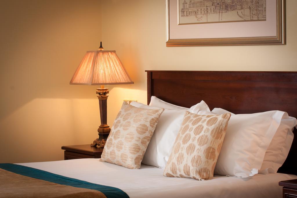 Meadow Court Hotel Лохрей Номер фото